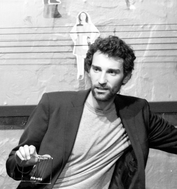 Stefan Reiser im Solostück "Gratwanderung". kolik.autoren.lounge im Schauspielhaus, Wien, am 24.02.2015. Foto: privat