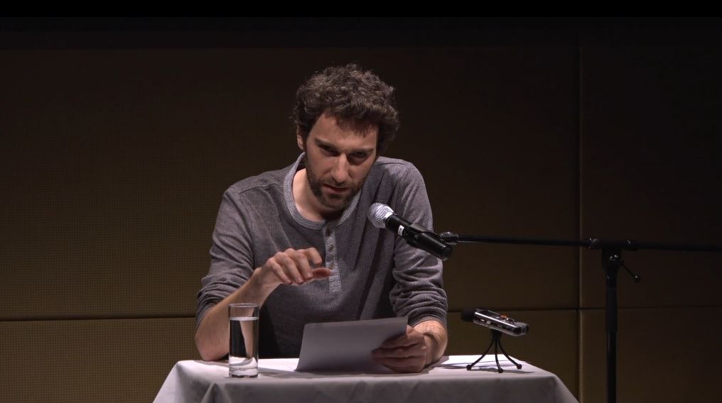 Stefan Reiser bei der „Langen Nacht der GAV OÖ“. Kongresssaal der Arbeiterkammer, Linz, am 22.02.2019. Foto: Screenshot Dorf TV
